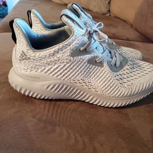 Adidas alphabounce shoes